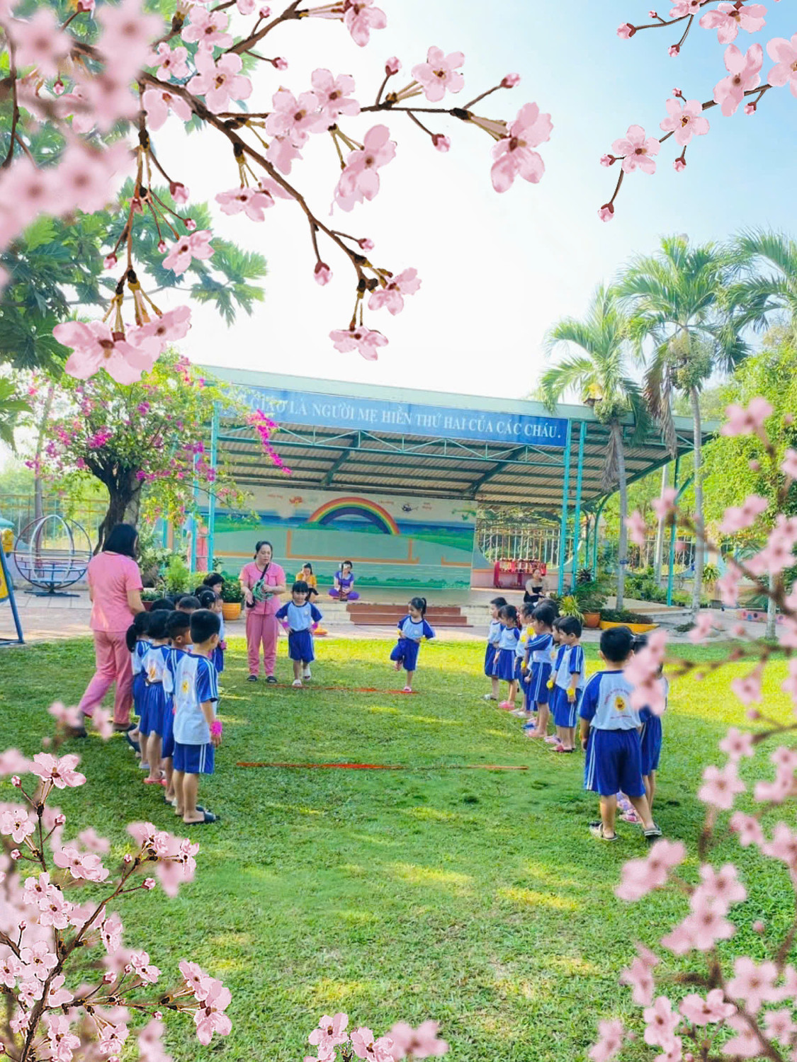 hÌNH ẢNH BÉ TẬP THỂ DỤC TRONG GIỜ HỌC