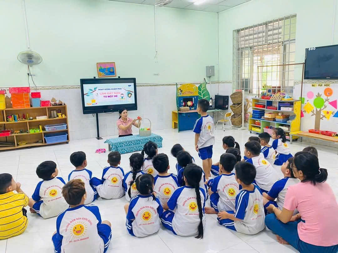HOẠT ĐỘNG KHÁM PHÁ " LÀM ĐẤT NẶN TỪ BỘT MÌ" – LỚP LÁ 3
